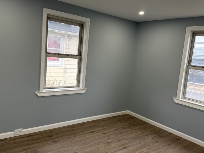 Building Photo - 620 Somerset St