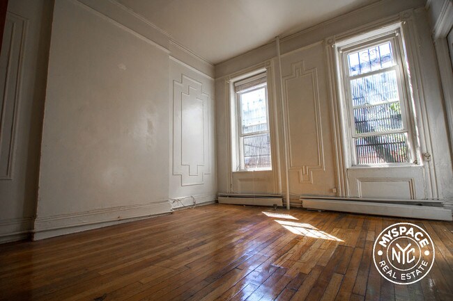 Building Photo - 46 Rogers Ave