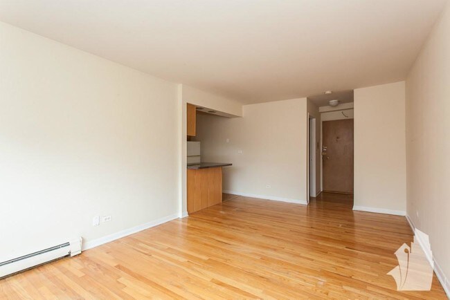 Building Photo - 530 W Aldine Ave
