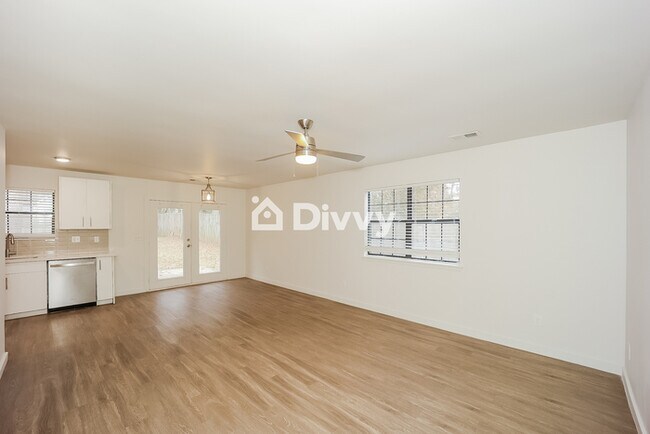 Foto del edificio - 10414 Candlelight Rd, Jonesboro, GA 30238
