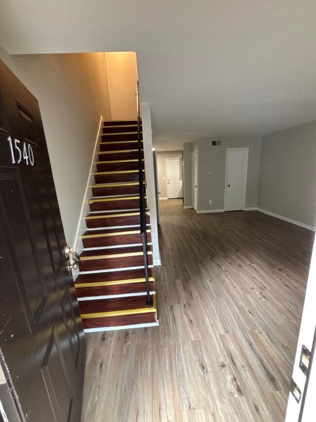 Building Photo - 1526 Charter East Cir