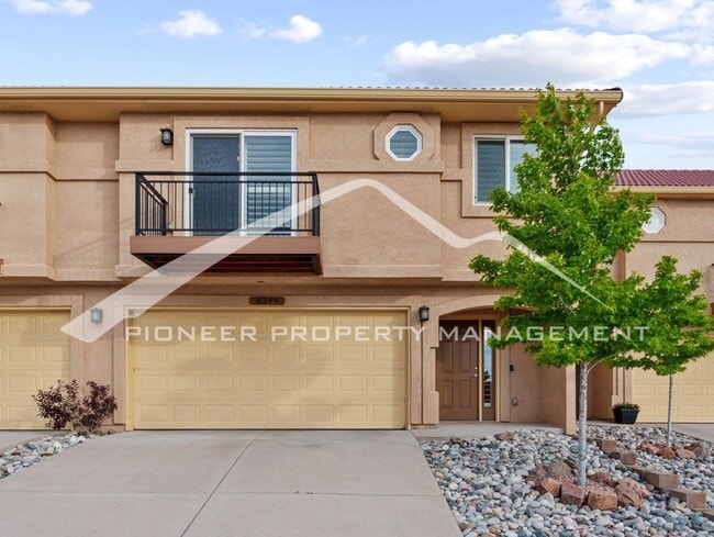 Stylish Townhouse 2bed / 2bath, 2 car gara... - Stylish Townhouse 2bed / 2bath, 2 car gara...