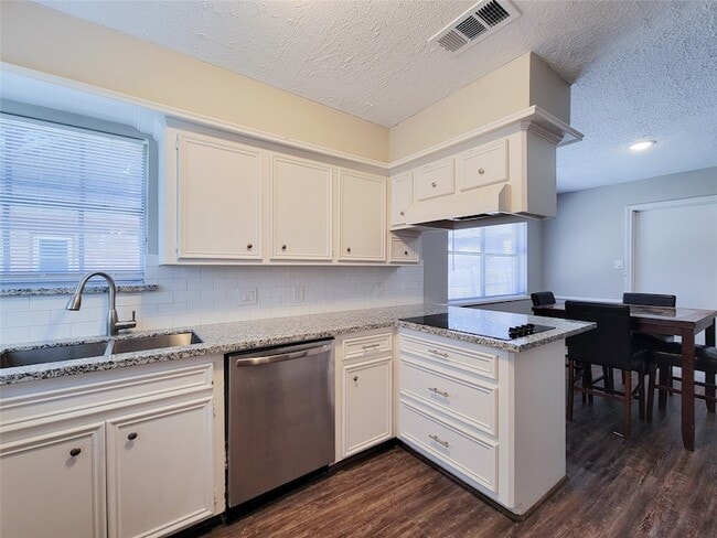 Building Photo - 6606 Brittany Park Ln