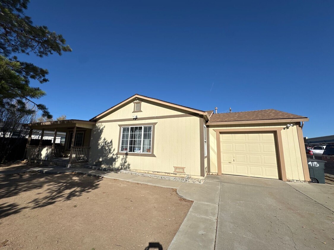 Building Photo - Charming 3 bed / 1 bath Coming Soon in the...