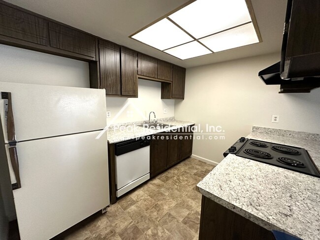Building Photo - Spacious Foothill Farms 2bd/2ba Duplex wit...