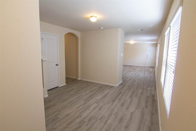 Building Photo - 364 Upper Creek Dr
