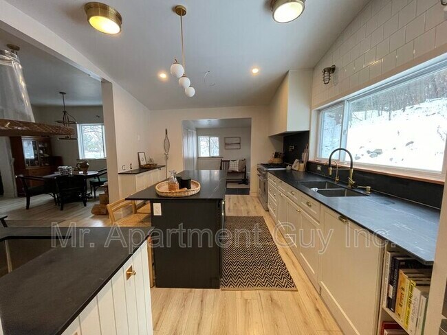 Photo du bâtiment - 91 Main St W