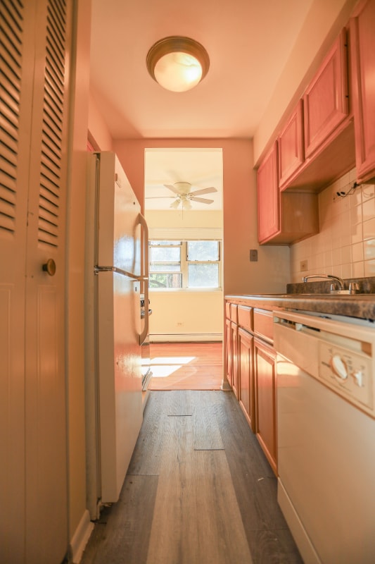 Building Photo - 541 W Briar Pl