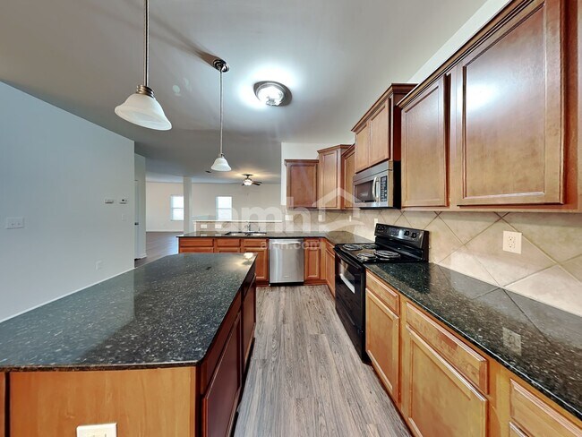 Building Photo - 126 W Cavendish Dr