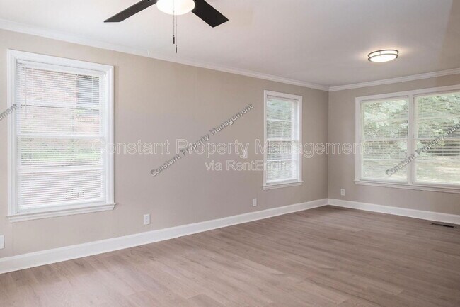 Foto del edificio - 489 Forest Ave