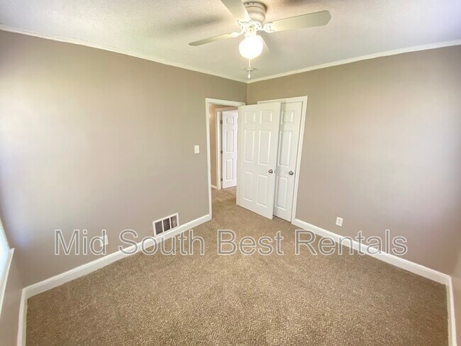 Building Photo - 3556 Hazelwood Ave