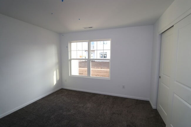 Building Photo - 462 Comstock Rd