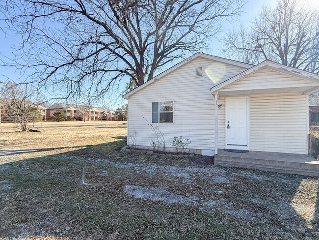 Foto del edificio - $500 OFF FIRST MONTHS RENT | 2.5 ACRE LOT! 4 Beds in Central Edmond!