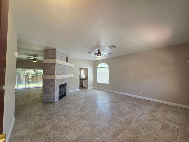 Building Photo - A Fabulous 4 Bedroom Single Story Home at the Lakes