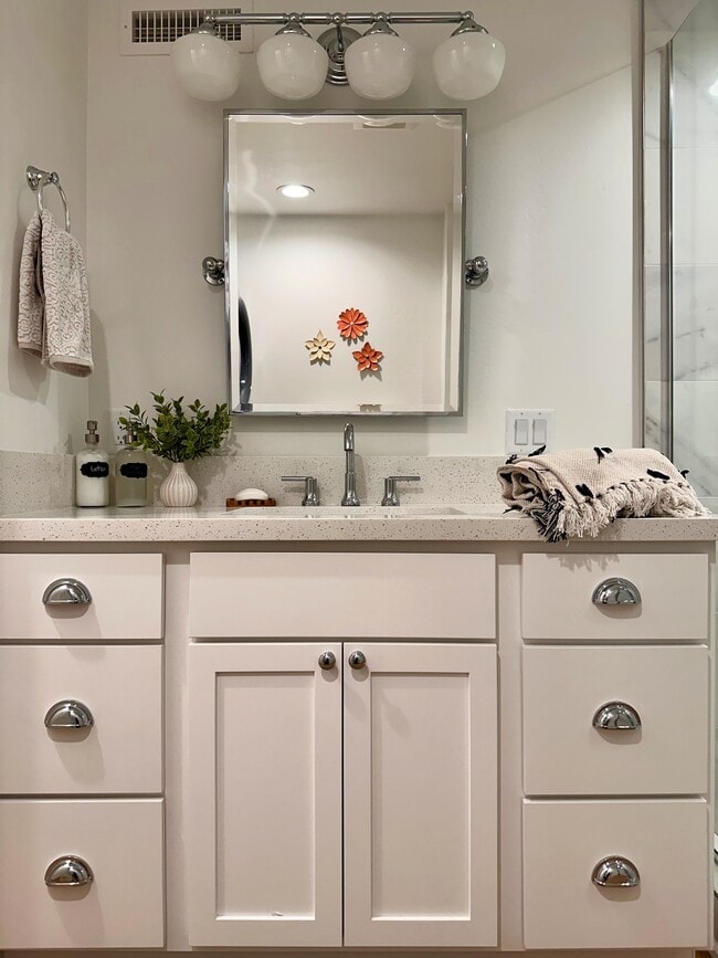 Building Photo - 1804 N Beaver St