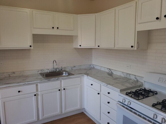 Foto del edificio - 3751 N Troy St