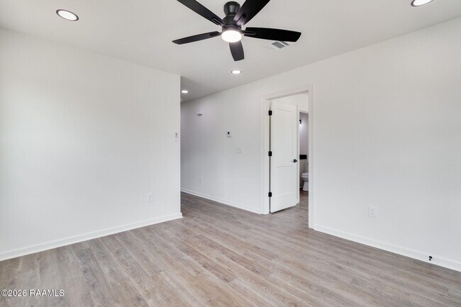 Building Photo - 142 Racca Rd
