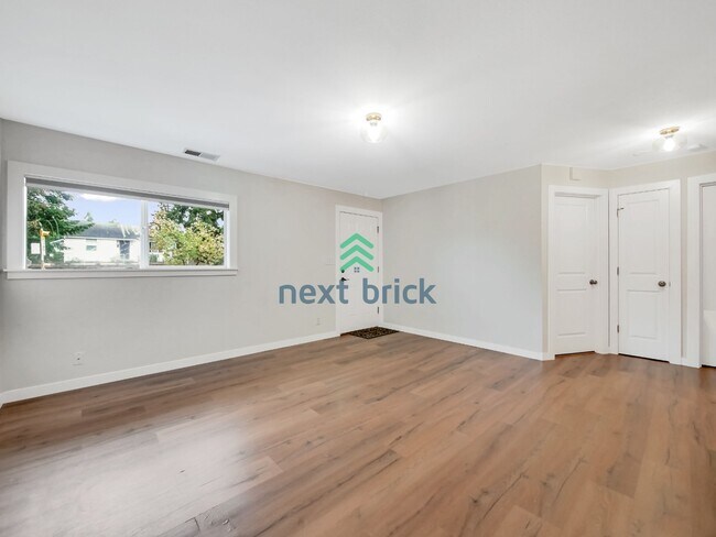 Foto del edificio - 3 Bed and 1 Bath Single-family Home is Available for Rent!