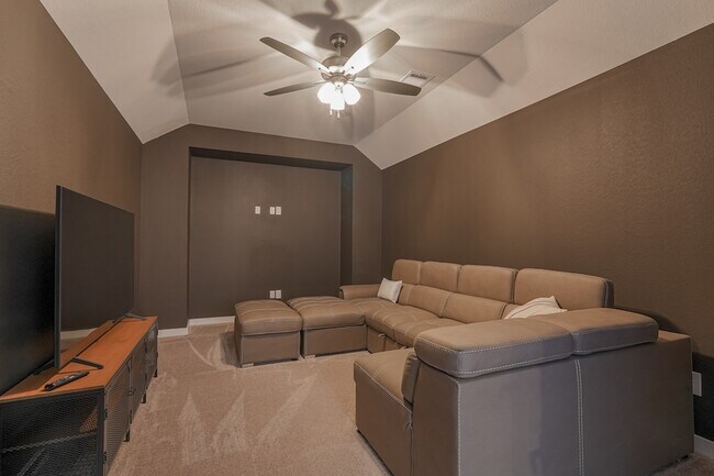 Foto del edificio - 662 Lost Maples Bend Ln