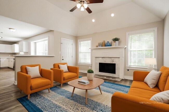 Building Photo - 355 Emerald Trce