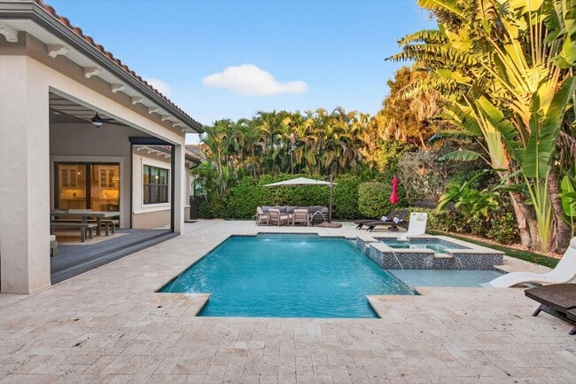 Building Photo - 17662 Cadena Dr