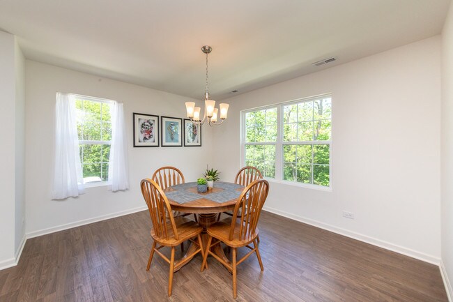 Building Photo - 2450 Aurora Dr