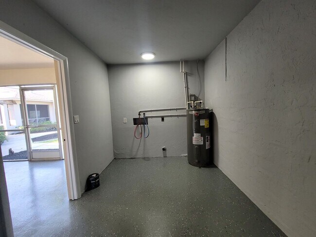 Foto del edificio - 4807 Triton Ct E