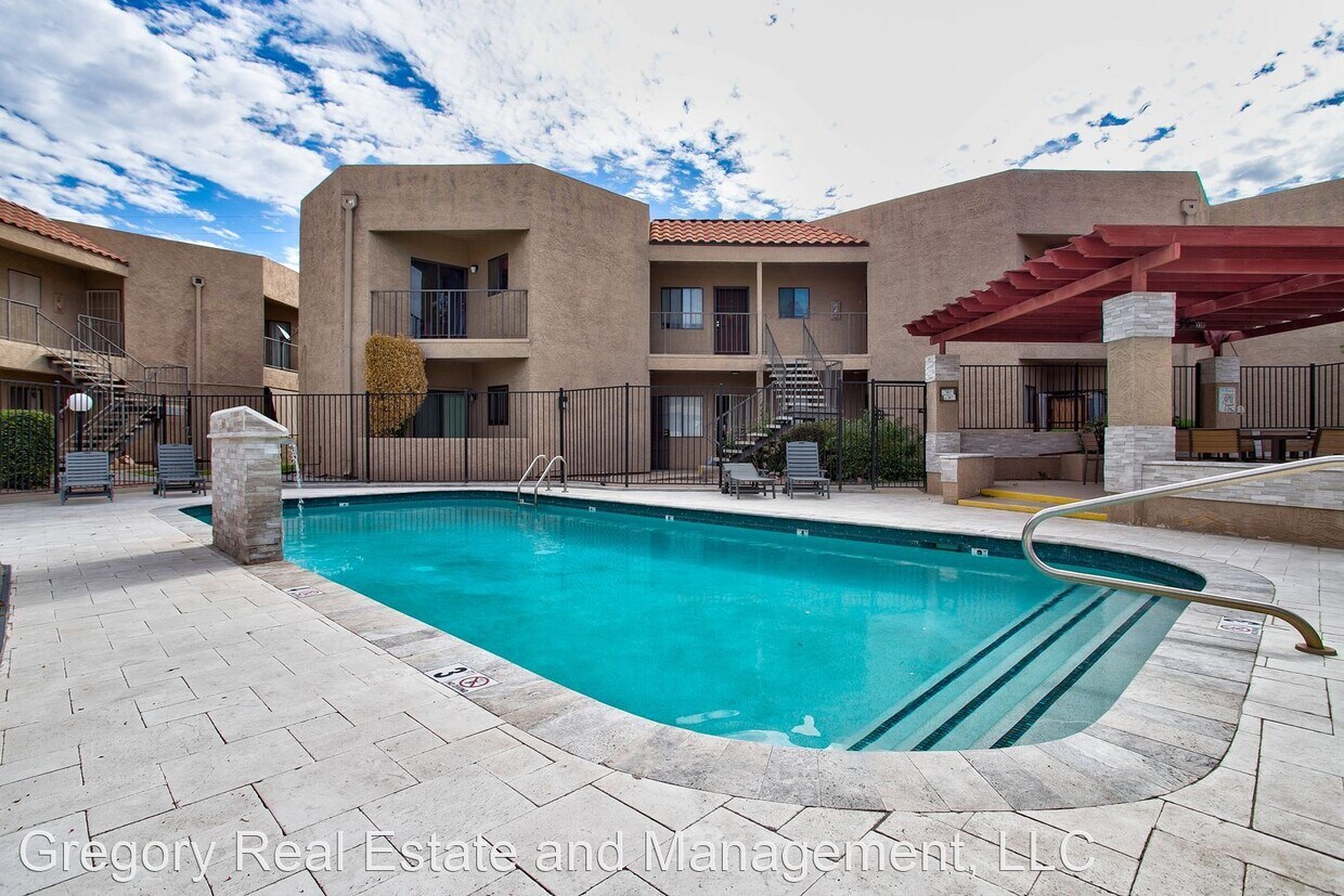 Foto principal - 2 br, 2 bath House - 1352 E. Highland Ave....