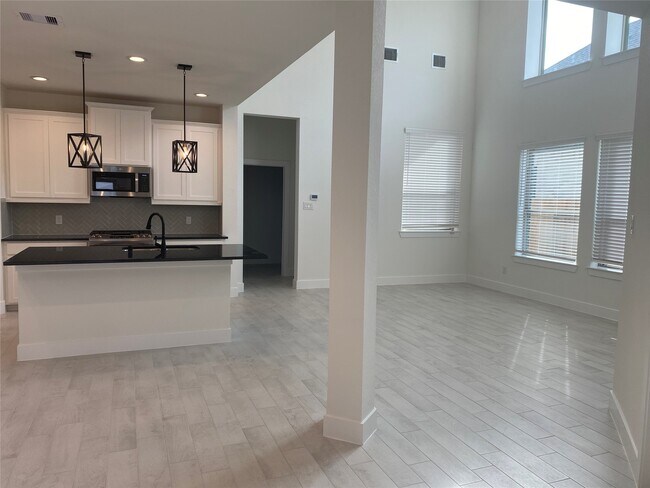 Foto del edificio - 31323 Balsam Hawk Ln
