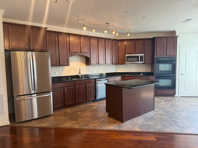 Foto del edificio - 19327 Diamond Lake Dr