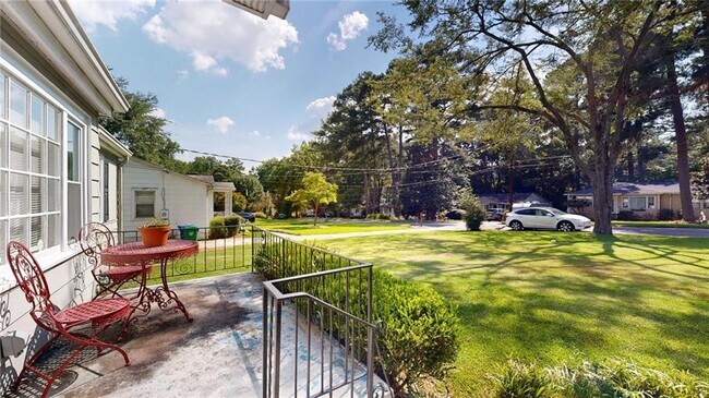 Building Photo - 1677 Bristol Dr NE