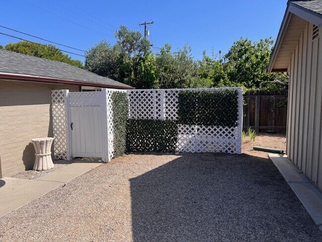 Foto del edificio - Updated Charming Cottage in Downtown Solvang