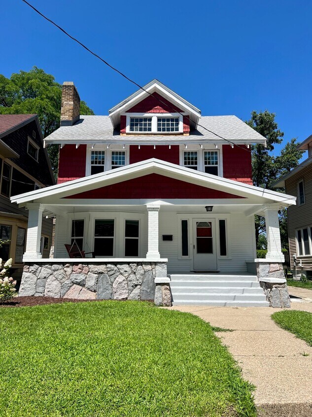 Foto principal - 855 Bates St SE