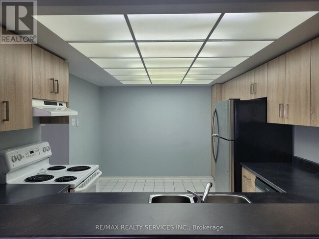 Building Photo - 330 Mill St S