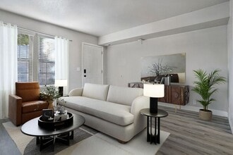 Building Photo - 6111 Vine Park Dr