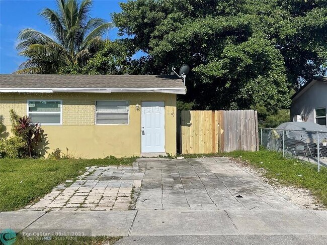 Building Photo - 2301 NW 23rd Ln