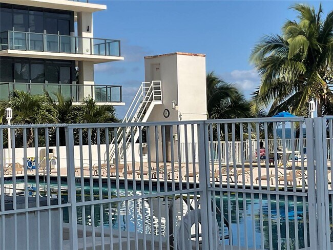 Foto del edificio - 2201 S Ocean Dr