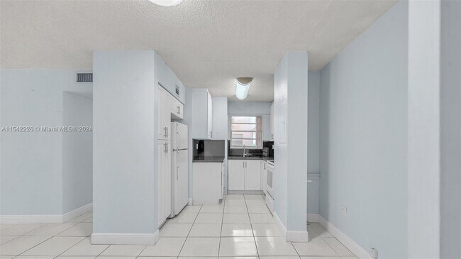 Foto del edificio - 8810 Fontainebleau Blvd