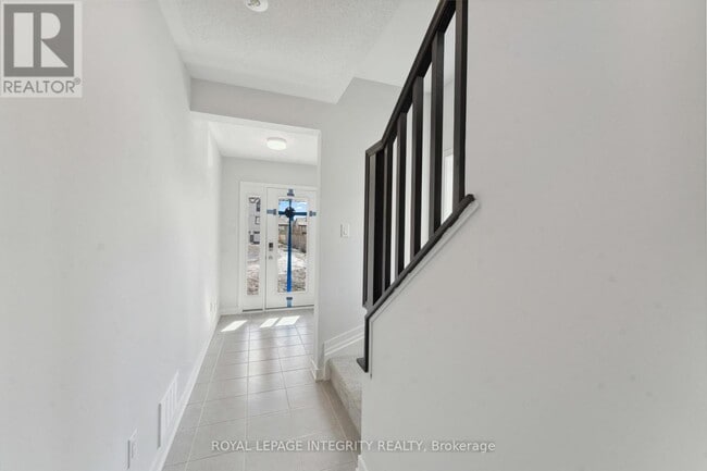 Building Photo - 571 Woven Pvt