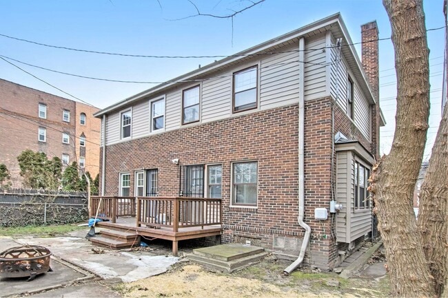 Building Photo - 911 Alter Rd