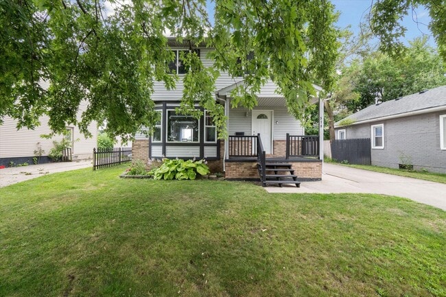 Building Photo - 578 E Mahan Ave