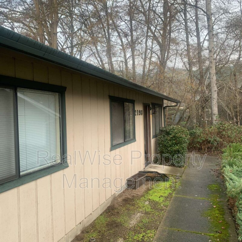 Primary Photo - 2193 NW North Hill Dr