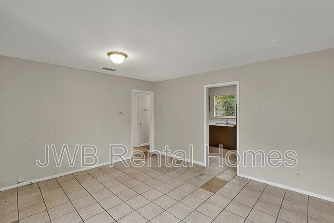 Building Photo - 4630 Effingham Rd