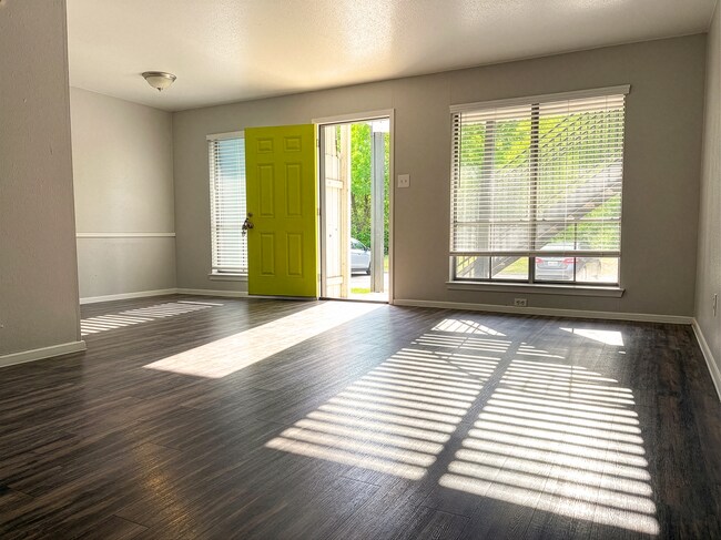 Interior Photo - Creeks Edge