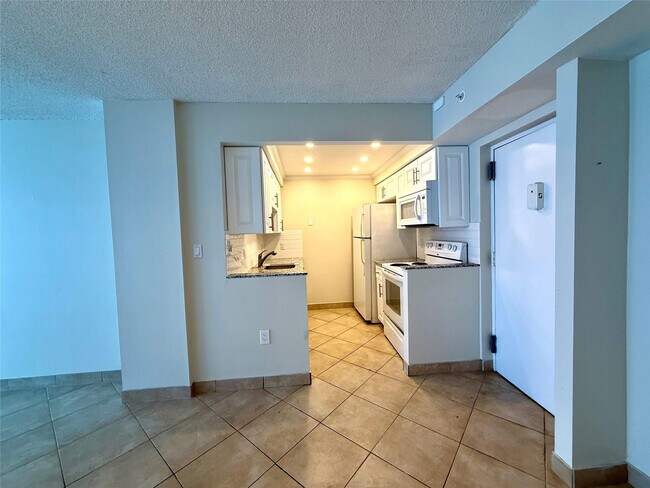 Foto del edificio - 111 Briny Ave