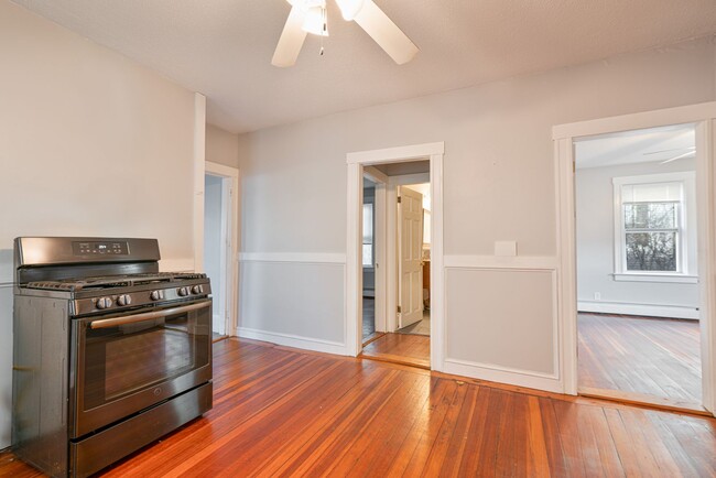 Building Photo - 89 Rochambeau Ave
