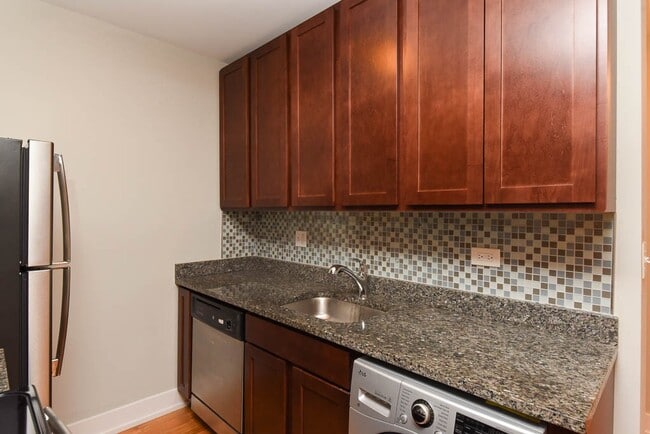 Building Photo - 533 W Arlington Pl