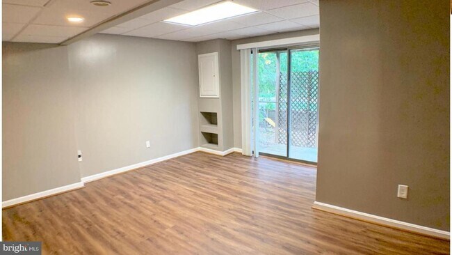 Building Photo - 15723 Edgewood Dr