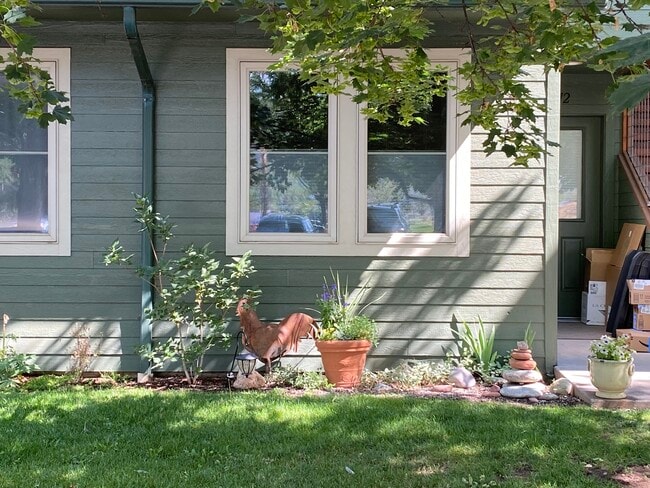 Building Photo - 512 Lakeside Dr