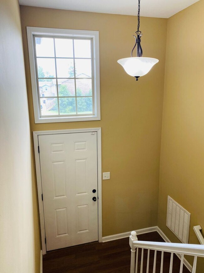 Foto del edificio - Townhome for Rent with Garage!
